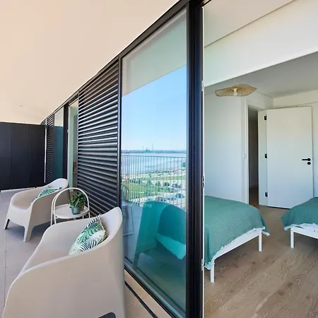 Appartamento Vista Tejo com Piscina, Garagem, Ferry até Lisboa