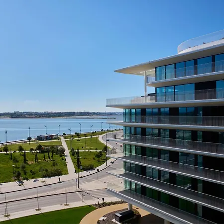 Vista Tejo com Piscina, Garagem, Ferry até Lisboa Barreiro (Setubal)