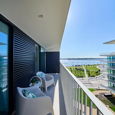 Vista Tejo com Piscina, Garagem, Ferry até Lisboa *