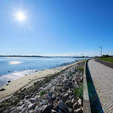 Vista Tejo Com Piscina, Garagem, Ferry Ate Lisboa Lägenhet Barreiro (Setubal)